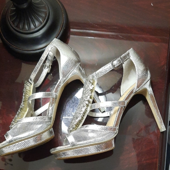 Gianni Bini Silver Glitter Heels - Picture 4 of 12